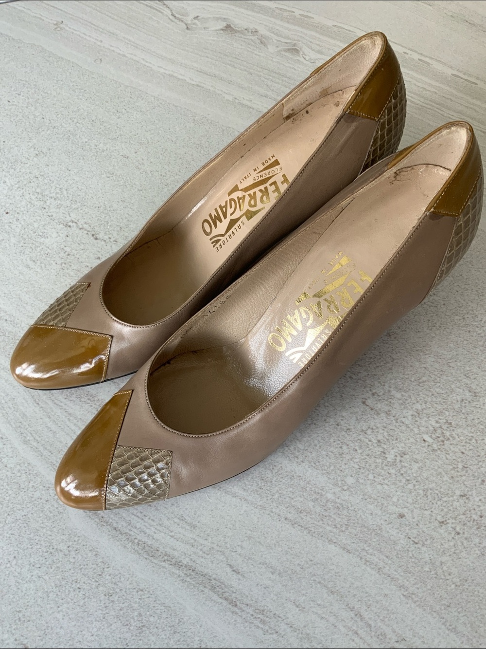 Ferragamo taupe leather kitten heels size 7 FERRAGAMO KITTEN HEELS